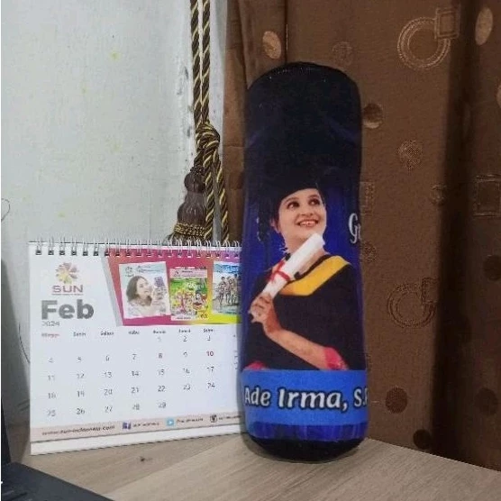 Bantal Wisuda Bentuk Guling